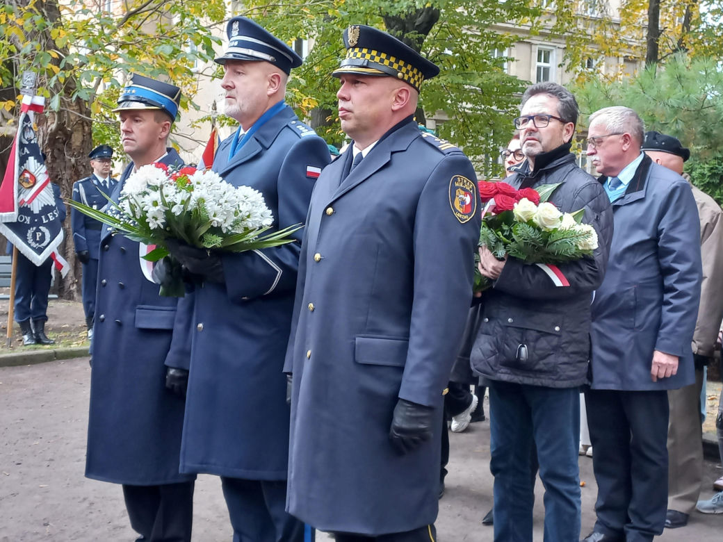 Zapalono znicze dla rozstrzelanych mieszkańców Leszna. W rocznicę tragicznych wydarzeń [ZDJĘCIA]