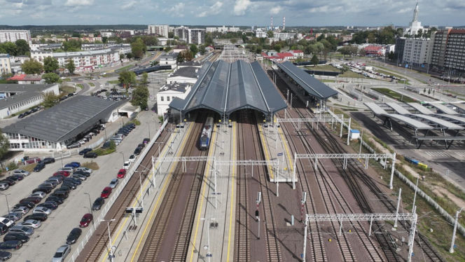 Kolej w woj. podlaskim przyspiesza. Wracają pociągi do Łomży i rusza kolejny etap Rail Baltica