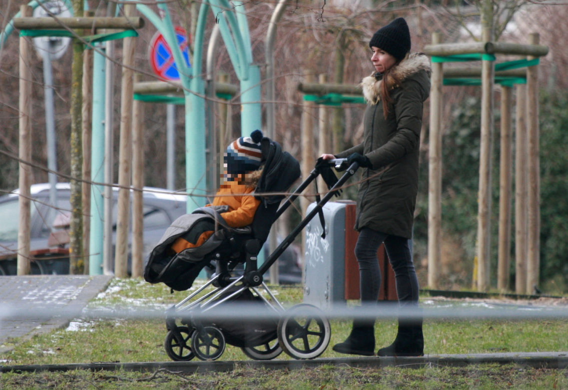 Marta Kaczyńska z synkiem na spacerze