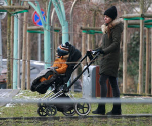 Marta Kaczyńska z synkiem na spacerze