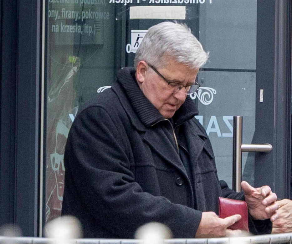 Bronisław Komorowski gnał do krawca z dżinsami. Po drodze złamał prawo!