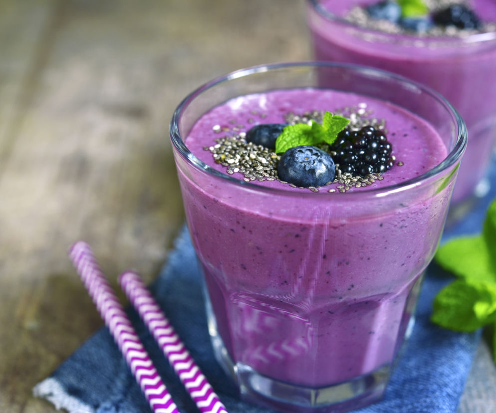 Jagodowe smoothie z naszonami chia - przepis na zdrowotny koktajl
