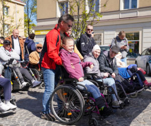 Marsz Godności Osób Niepełnosprawnych w Białymstoku. Ponad tysiąc osób przeszło ulicami miasta