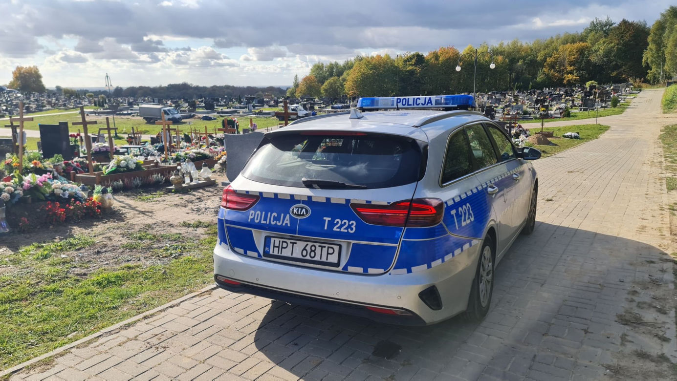 Pan Eryk koczuje na cmentarzu w Elblągu