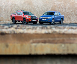 Volkswagen Amarok V6 3.0 TDI 258 KM 4Motion DSG8 Aventura vs. Toyota Hilux 2.4 D-4D 150 KM 4x4 AT6 Selection 50