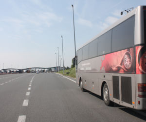 Ukraiński kierowca jechał pod prąd autostradą A4! Przewoził 43 pasażerów, w tym 19 dzieci [ZDJĘCIA]