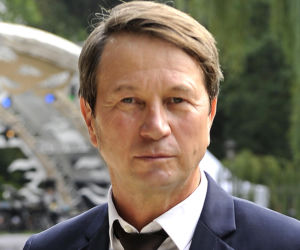 Piotr Cyrwus kiedyś i dziś. Tak przez lata zmieniał się aktor znany z roli Ryśka w Klanie