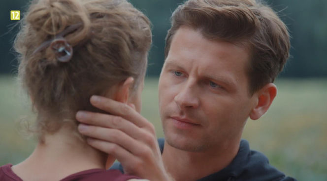 M jak miłość odc. 1902. Natalka (Dominika Suchecka), Adam Karski (Patryk Szwichtenberg)