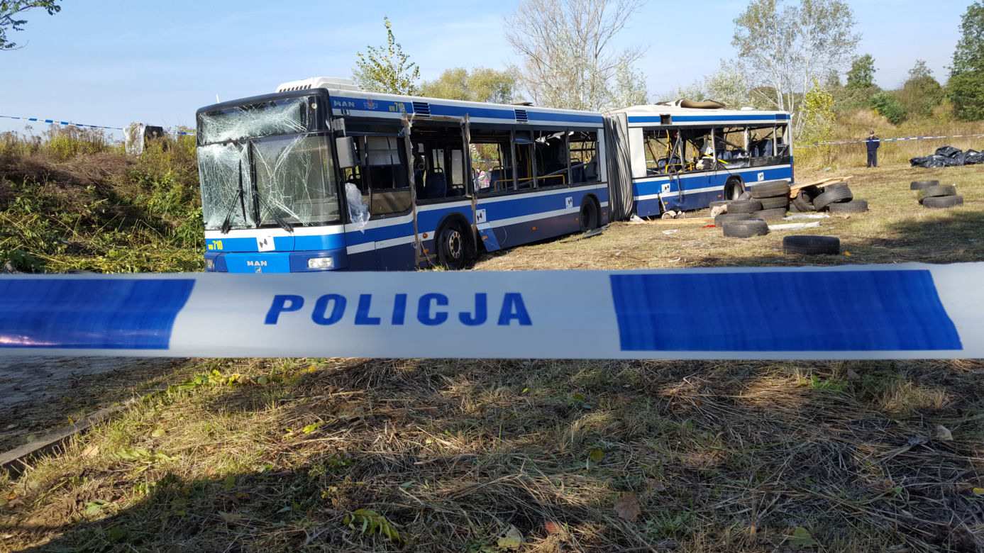 Tak wygląda autobus po wybuchu bomby, którą chciał stworzyć Paweł R.
