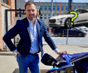 Jerzy Dudek z elektrycznym Jaguarem I-Pace
