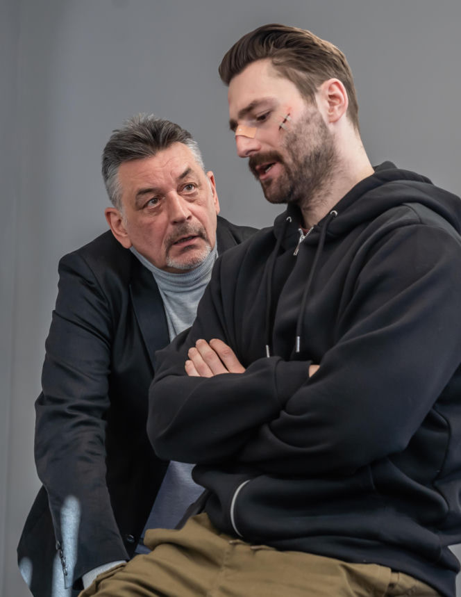 "Sprawiedliwi. Trójmiasto", odcinek 110: po tragicznej śmierci Malczewskiej, Maksym pogrąża się w nałogu alkoholowym