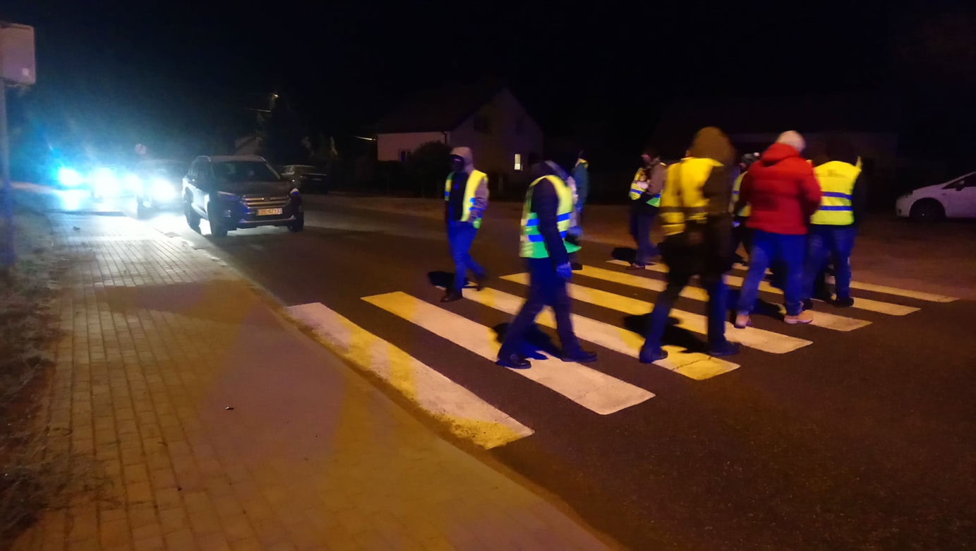 Bełchatów. Kibice GKS Bełchatów blokują drogi. 