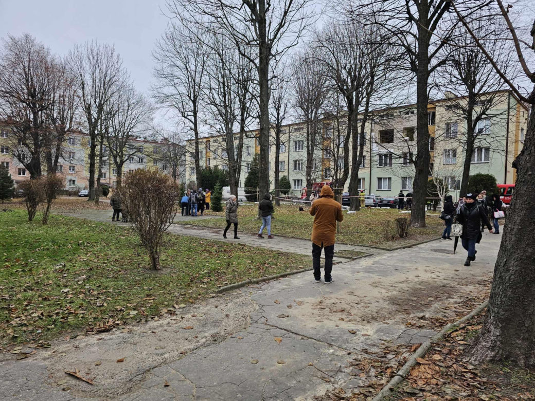 Potężna eksplozja gazu w Rzeszowie! Z mieszkania wyleciały wszystkie okna [ZDJĘCIA]