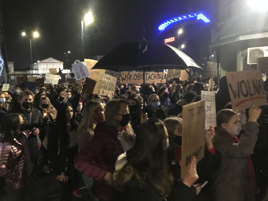Strajk kobiet w Sosnowcu. Tłumy na ulicach! Wsparcie karetek, medyków i taksówkarzy