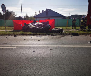 Koszmarne zderzenie osobówki z traktorem pod Bydgoszczą