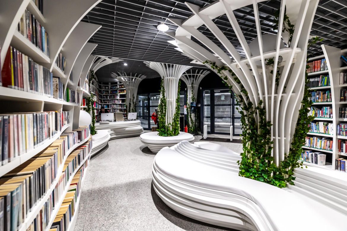 Metroteka – biblioteka na stacji metra M2 Kondratowicza w Warszawie