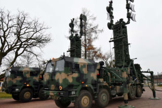 Nowa era komunikacji w wojsku. WZŁ-1 S.A. dostarcza przełomowe Aparatownie Łączności