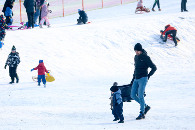 To najlepsza zimowa, darmowa atrakcja w Katowicach. Tłumy na torze saneczkowym