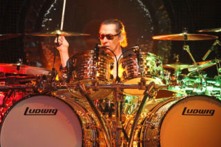 Alex Van Halen wspomina koncert, na którym... płonęło mu ramię. Nigdy tego nie zapomnę