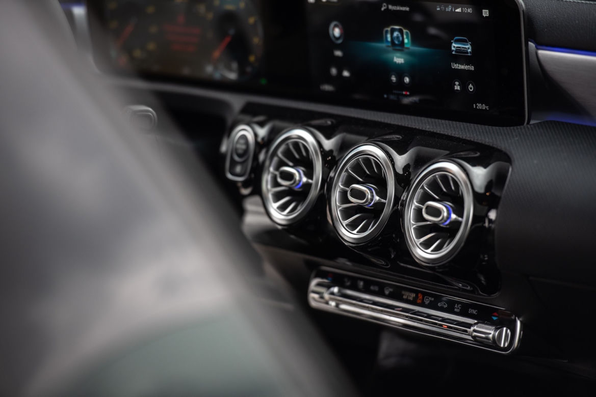 Mercedes-Benz CLA 220 4MATIC 7G-DCT