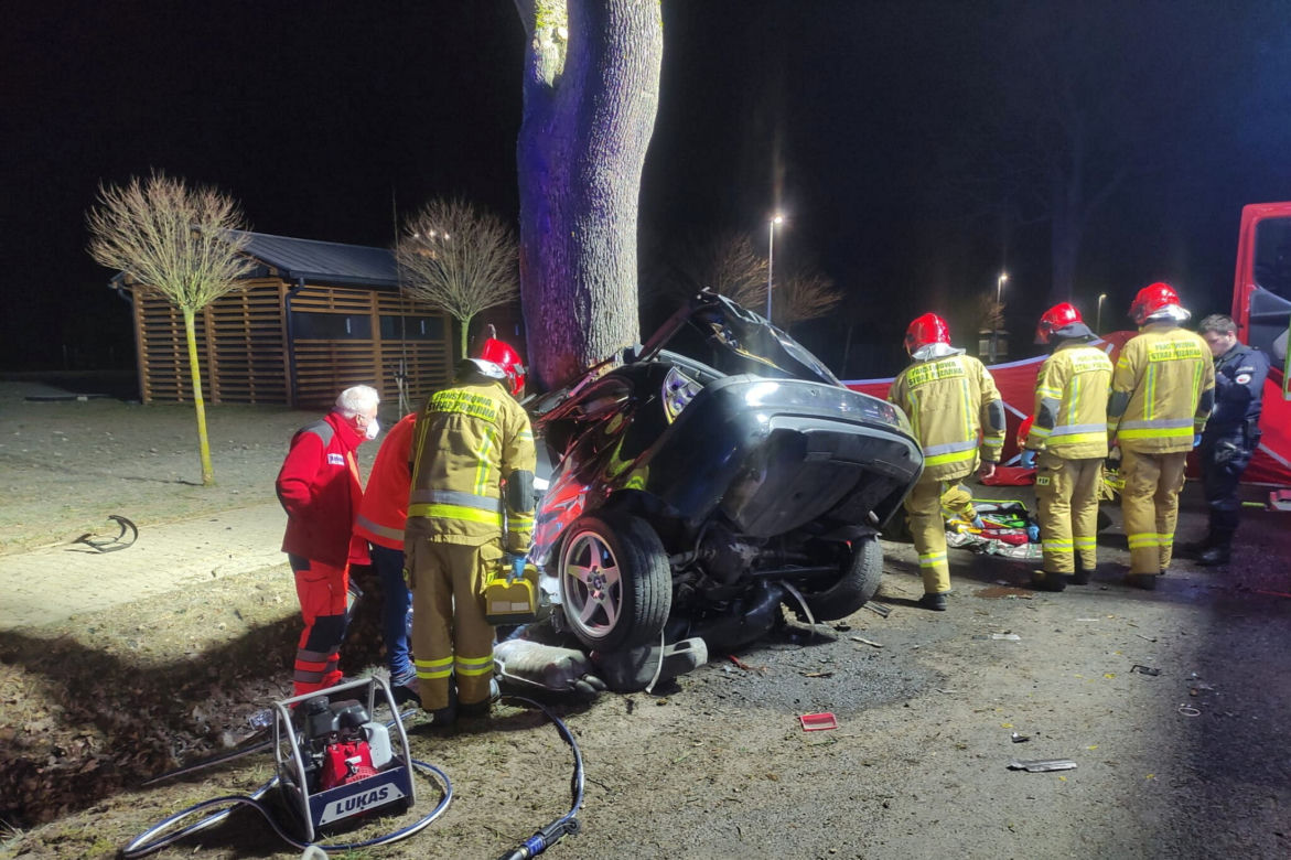 Tragiczny wypadek w Trzciance! Trzej młodzi mężczyżni zginęli na miejscu