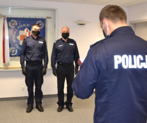 Stary Sącz. Pijany motocyklista WJECHAŁ w policjanta. Minister nagrodził funkcjonariusza