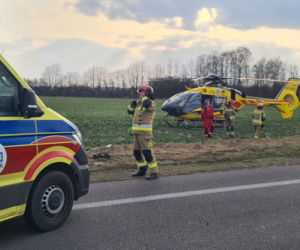 18-latka ciężko ranna po dachowanio opla w Drobinie. Potworny wypadek na DK10 pod Płockiem [ZDJĘCIA]