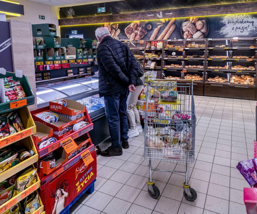 Biedronka rozdaje masło i zabawki za darmo! W wietnych cenach też kawa, twaróg i mleko