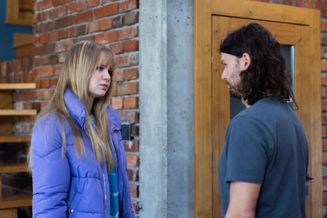 Pierwsza miłość, odcinek 4199: Pierwsze spotkanie Julki z biologicznym ojcem. Paweł dostanie ataku na widok dziecka! - ZDJĘCIA