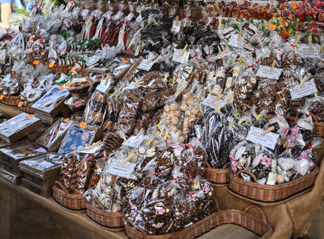 Tłumy na jarmarku bożonarodzeniowym w Krakowie