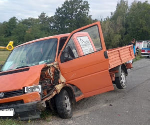 Dramatyczny wypadek na DK 11. Ranną kobietę transportował śmigłowiec [ZDJĘCIA]