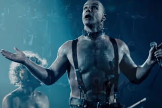 Rammstein kręcą teledysk w Polsce? Muzycy byli widziani na Starówce, a Till spotkał się z polskim raperem