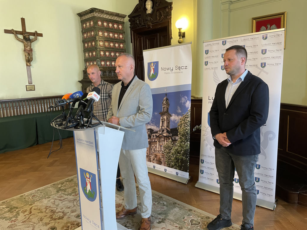 Konferencja prasowa, na której przekazano decyzje w sprawie Sandecji Nowy Sącz