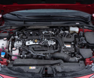 Toyota Corolla 2.0 Hybrid Dynamic Force 184 KM e-CVT vs Mazda 3 Skyactiv-X 180 KM 6MT AWD