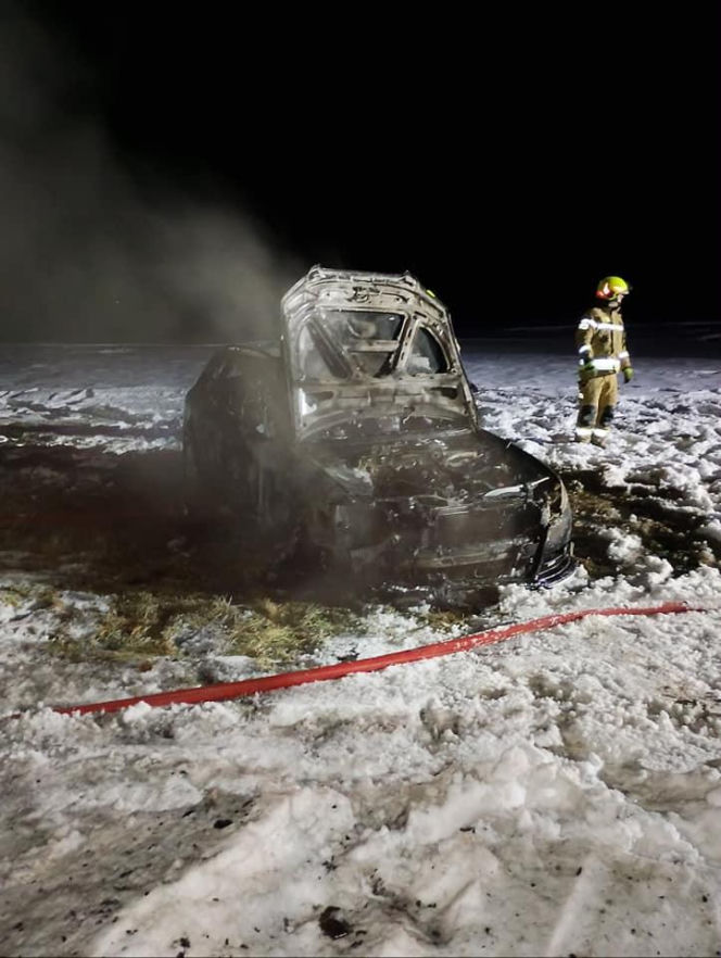 Pożar auta osobowego w Helenowie