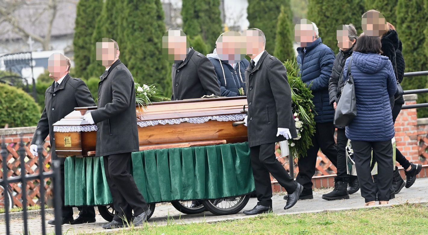 Daniel zginął z rąk kochanka żony? Morze kwiatów zalało jego grób