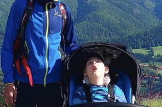 Ciężko chory Jasio zdobywa polskie góry. Jego rodzice nie zrezygnowali ze swoich pasji