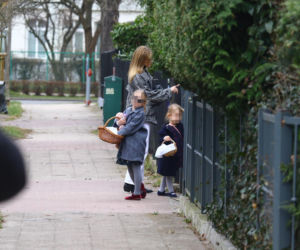 Kasia Tusk z córkami z koszyczkiem przyjechali do Donalda