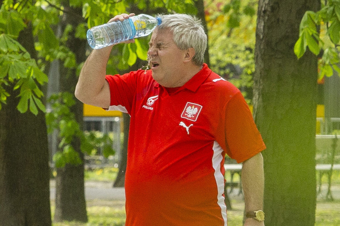 Czarnecki ćwiczy w parku