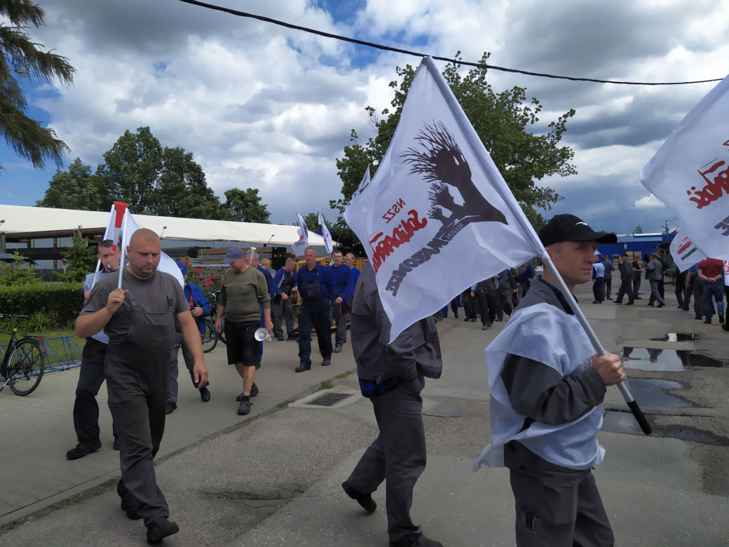 Trwa strajk generalny w Altrad Mostostal. Protestujących poparli związkowcy z Mostostalu Siedlce - zobacz zdjęcia!