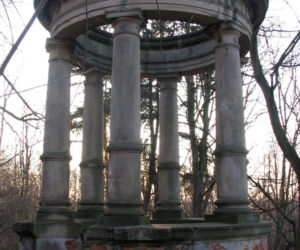 Chwalimierz. Ruina pałacu Georga von Kramsta