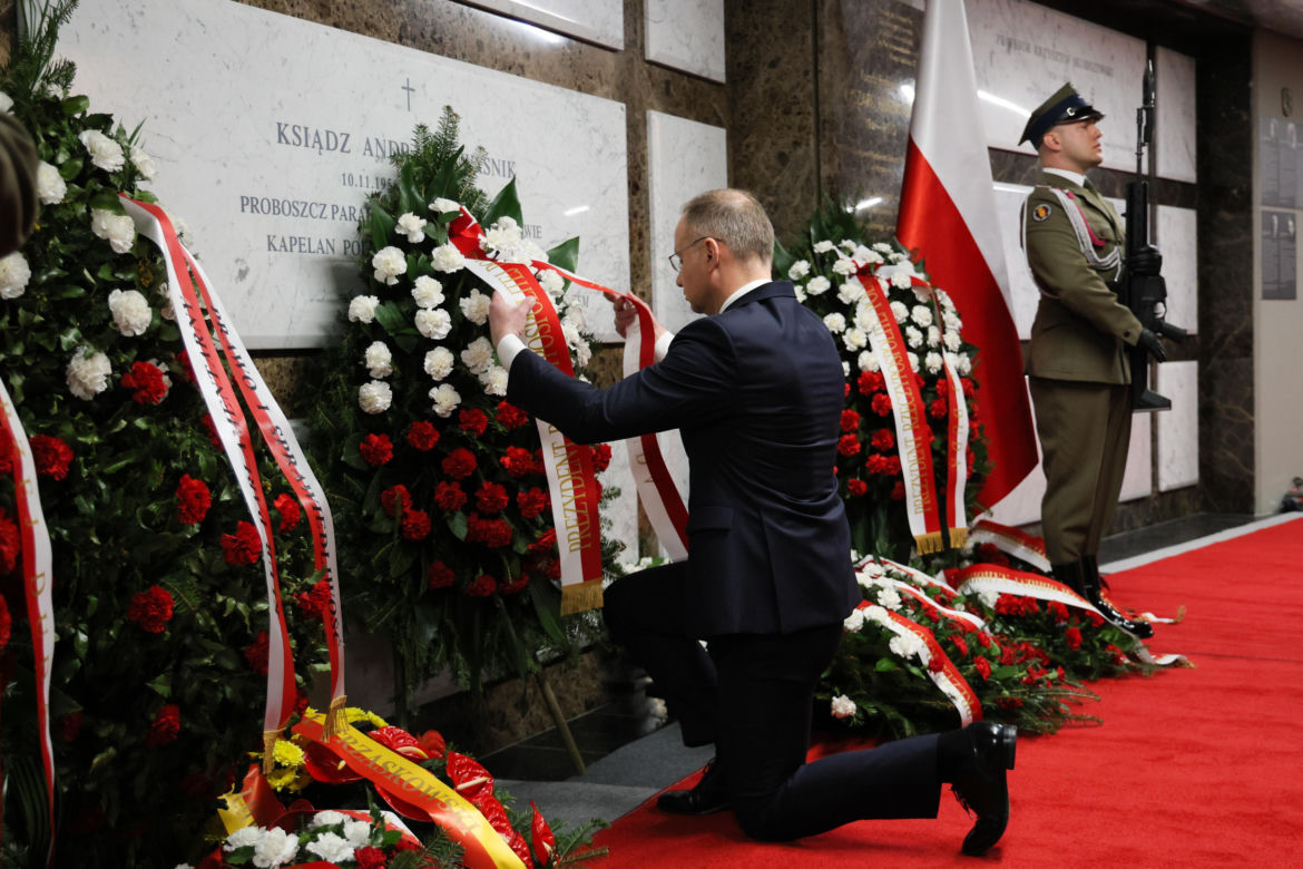 Prezydent upamiętnił ofiary katastrofy smoleńskiej