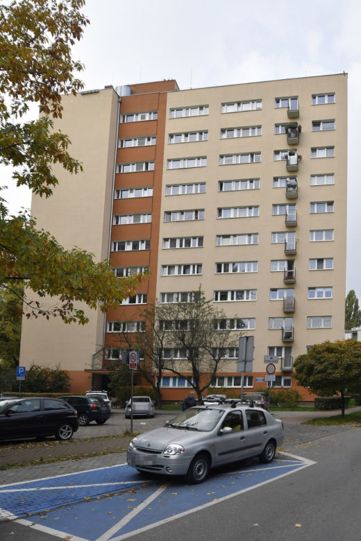 Warszawa. Mają usunąć z klatek wycieraczki, bo… stanowią zagrożenie pożarowe. „Niedługo każą wymontować nam drzwi, bo są z drewna!”