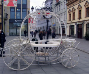 Bydgoszcz stroi się na święta. Kiedy iluminacje oświetlą miasto? [ZDJĘCIA]