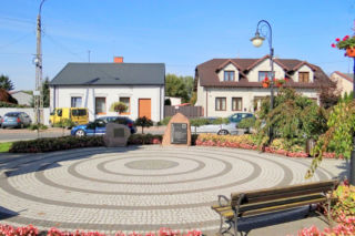 To jedno z najstarszych miast w woj. łódzkim. Było osadą słowiańską, a później siedzibą biskupów