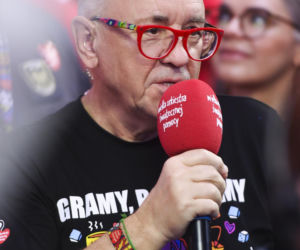 Jerzy Owsiak na przestrzeni lat. Tak zmieniał się jego charakterystyczny wizerunek