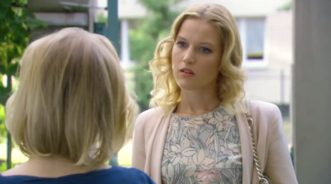 O mnie się nie martw odcinek 10 Iga Małecka (Joanna Kulig), Asia (Aleksandra Domańska)