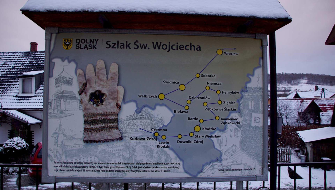 Kaplica Czaszek w Czermnej na Dolnym Śląsku. Mały budynek kryje przerażający sekret 