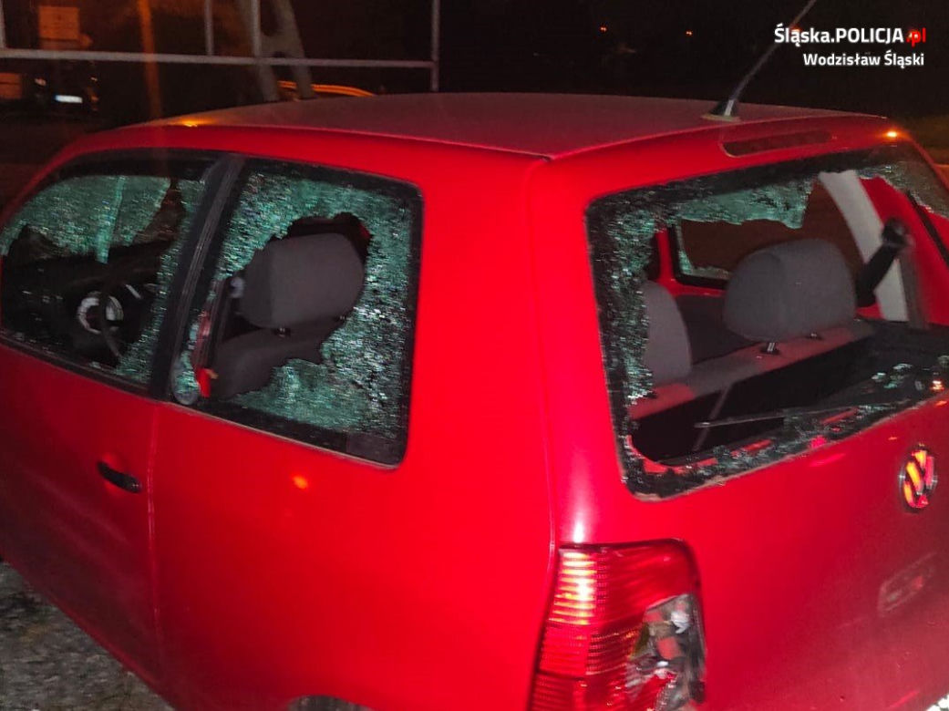 Thor z Raciborza biegał z młotem i rozwalał samochody. Zrobił to w obronie honoru swojej byłej