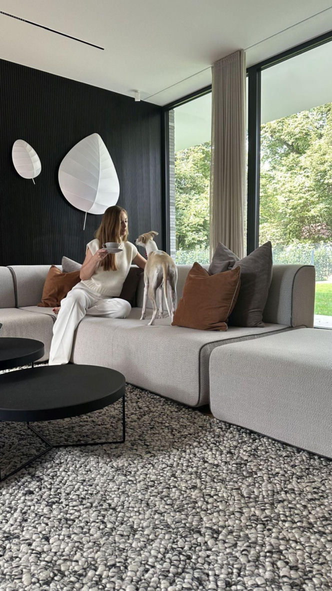 Forrest House to współczesna willa miejska autorstwa JABRAARCHITECTS, zaprojektowana na styku architektury i krajobrazu